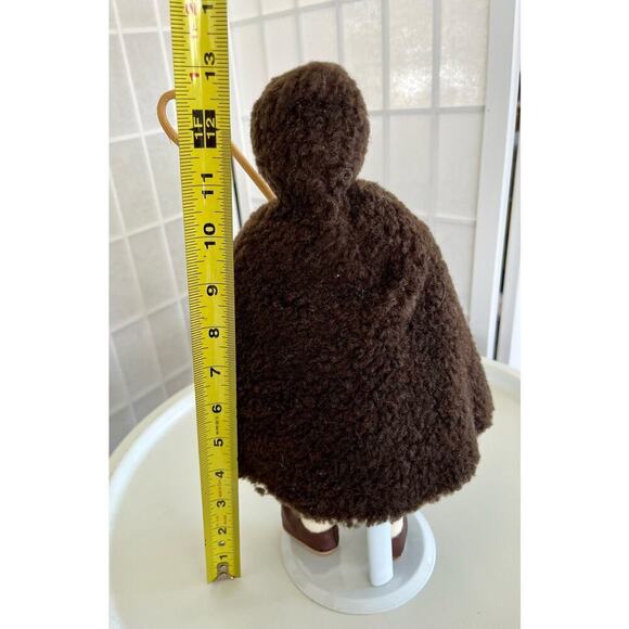 Vintage Sillectis Greek Porcelain Shephard Doll With Tags On A‎ Stand - Picture 6 of 7